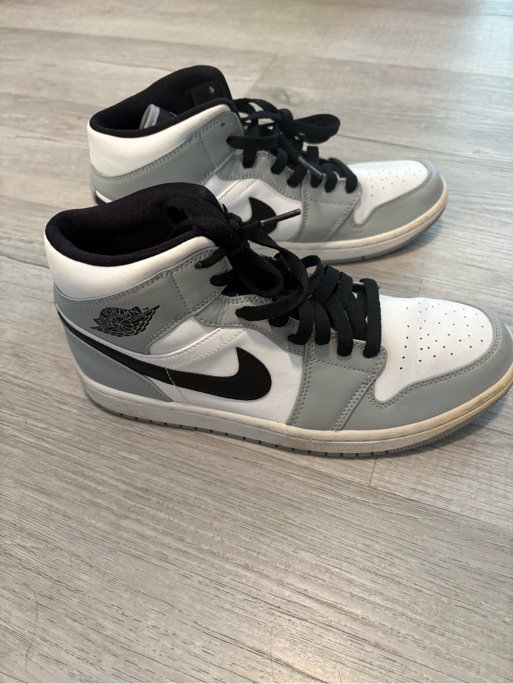 Nike Air Jordan 1 Mid "Light Smoke Grey" - Size 8